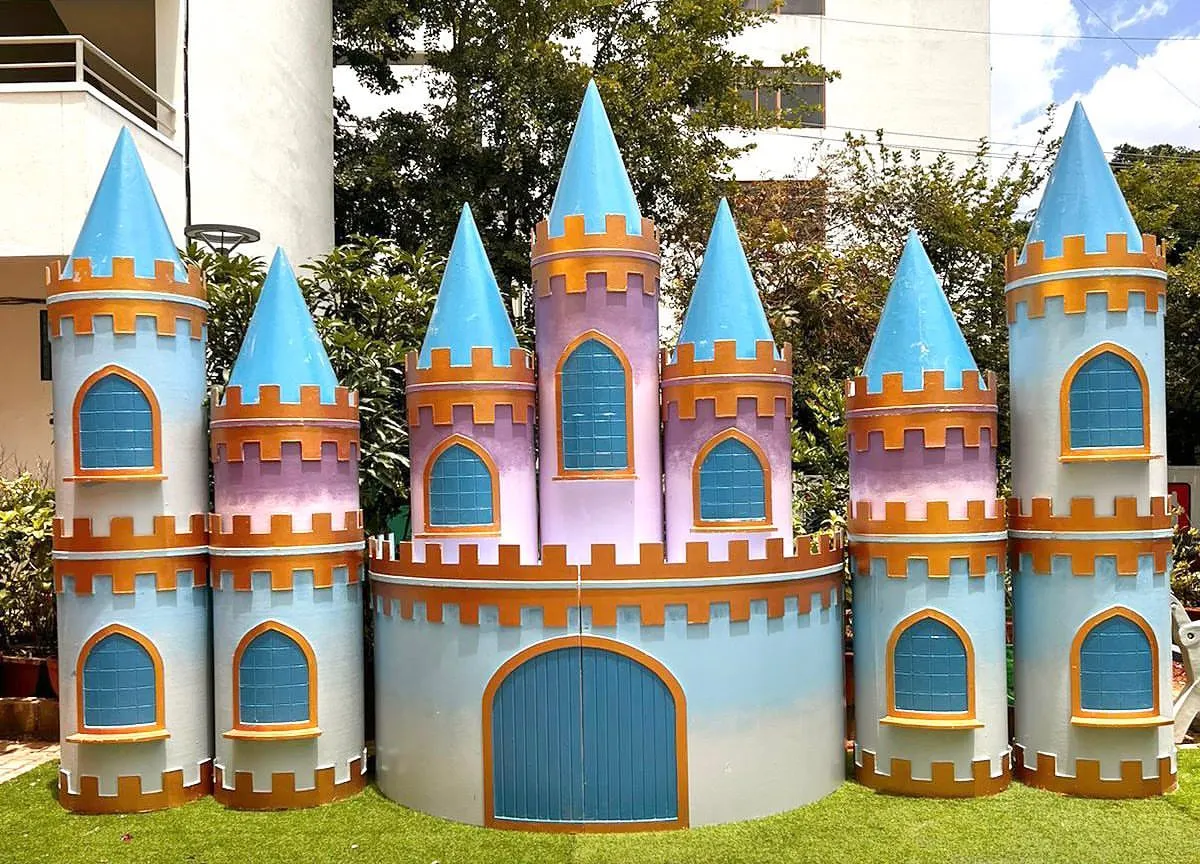Our magnificent castle backdrop is a showstopper for any prince or princess theme party. Its impressive scale and detailed design provide a fairytale setting for birthdays and special events.