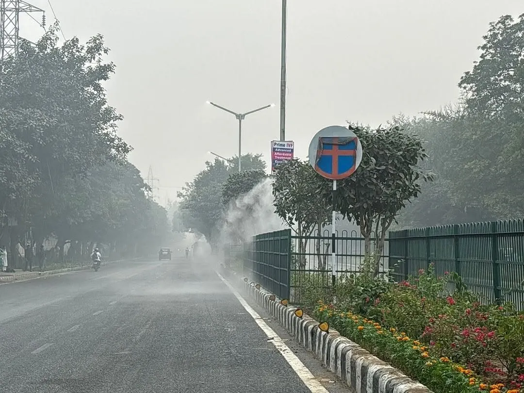 Here you can see my misting system creating a fine fog along a busy road. This mist effectively captures dust raised by traffic and other pollutants, cleaning the air for commuters and residents. This is a practical and effective urban dust suppression solution.