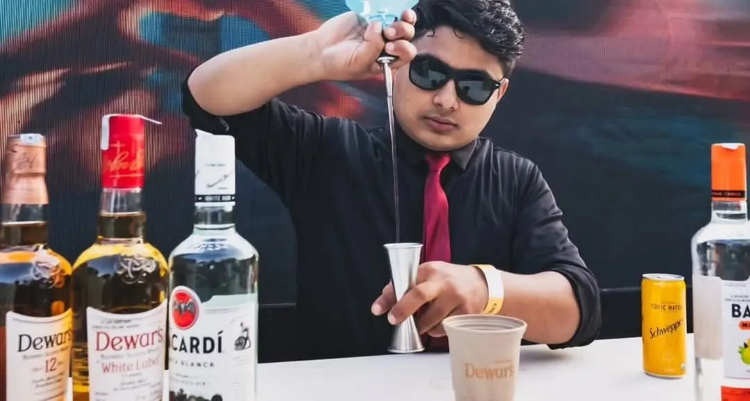 Our professional mixologists are masters of their craft, precisely measuring and mixing premium spirits from brands like Dewar's and Bacardi to create perfect cocktails for your guests.