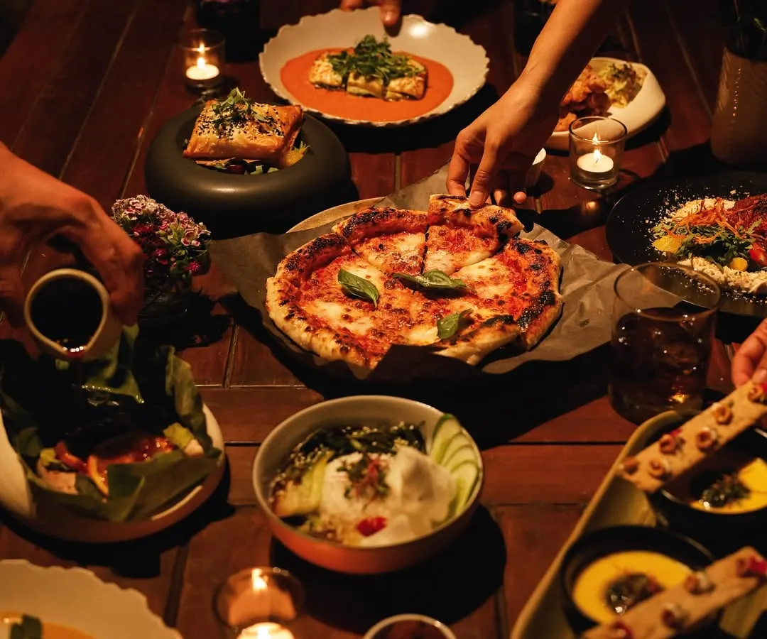We believe the best moments are shared. A candlelit dinner with friends, passing around artisanal pizza and vibrant Mediterranean dishes, is at the heart of the Anvaya experience.
