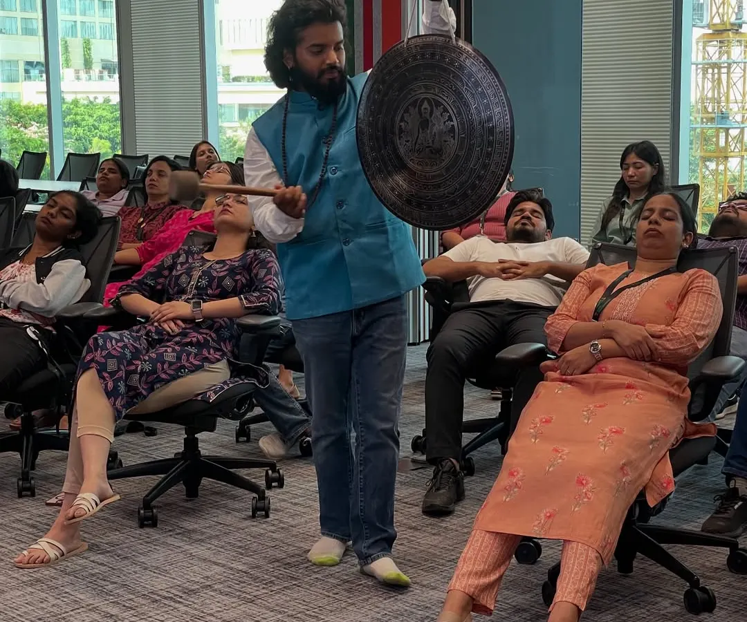 This is the power of a sound bath, right in the workplace. I am using a traditional gong to wash away the stress of the day for the team at 7-Eleven in Bangalore. The vibrations help reset the mind and body, even when you are sitting in an office chair.