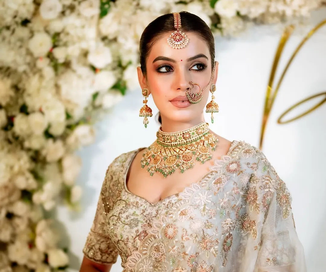This is the kind of ethereal, soft glam look we create in my workshops. I teach you how to master this dreamy style, focusing on luminous skin, soft-smokey eyes, and choosing the right jewelry to complete the vision. This is a perfect example of a modern bridal or reception look.