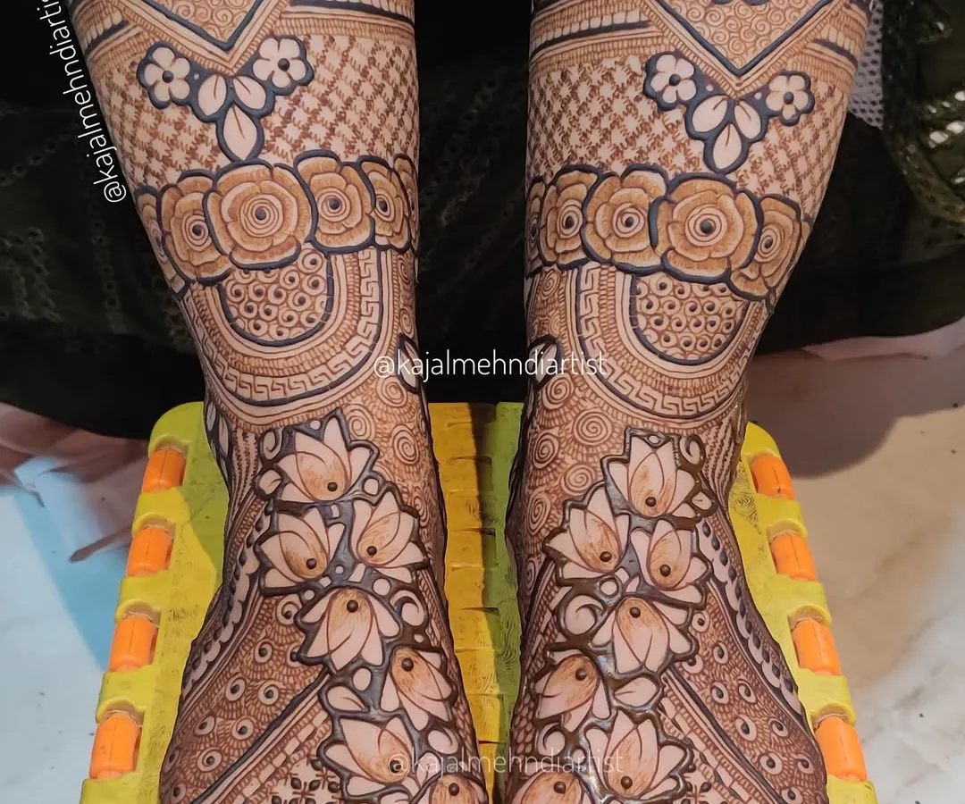 For the bride who wants it all, I create heavy, intricate designs for the feet that are just as stunning as the hands. This full-coverage leg mehndi features beautiful lotus and floral patterns for a truly royal look.