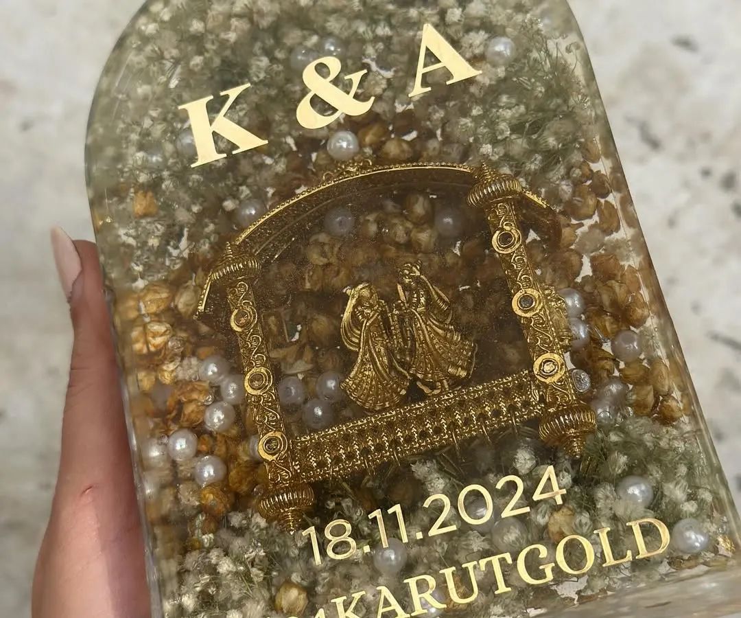 I was so honored to preserve this couple's varmala and kaleeras together in this beautiful arch. It’s a complete story of their wedding day, captured forever in a single piece of resin art.