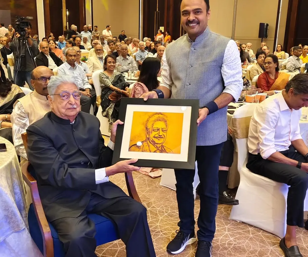 It was a true honor to perform a live sand art tribute for Mr. Azim Premji's 80th birthday and present this finished sand portrait to him personally. Creating custom visual stories for inspirational leaders is a deeply rewarding part of my work.