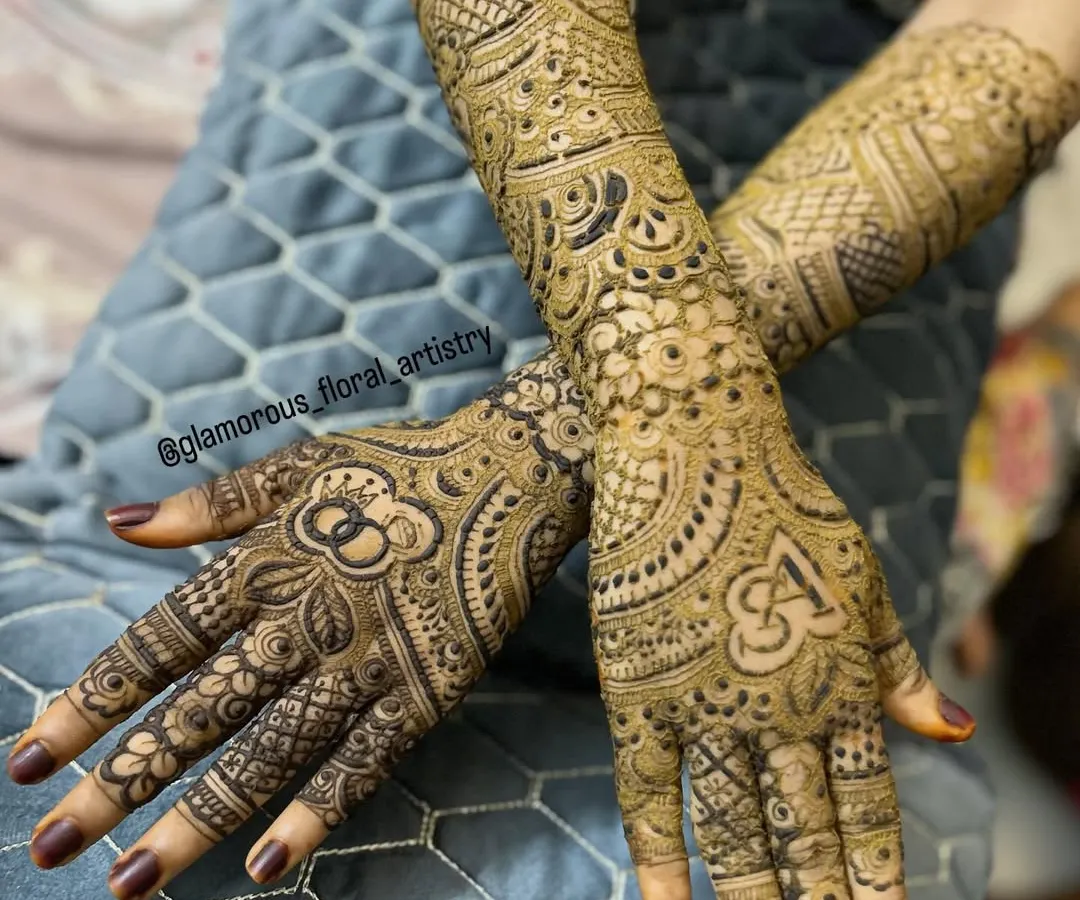 A full bridal mehendi for the lovely Asfiya. I love creating these dense, intricate patterns that cover the hands and arms, making sure every detail is perfect for the big day.