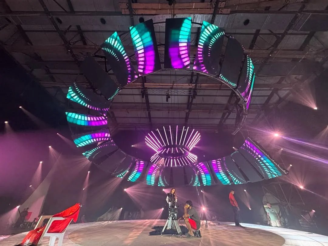 For this Sunsilk commercial, we engineered and built a complex, spiraling LED wall structure. This demonstrates our capability to move beyond simple backdrops and create unique, architectural set pieces that define the visual narrative of a project.