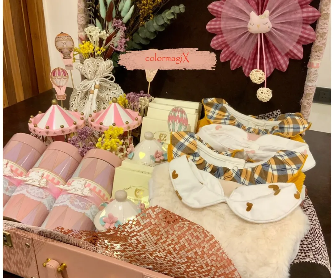 Our signature luxury trunk for a baby girl, presented in a lovely shade of pink. This hamper is filled with a curated selection of newborn giveaways, including bibs, decorative items, and keepsakes, all arranged to create a stunning visual impact.