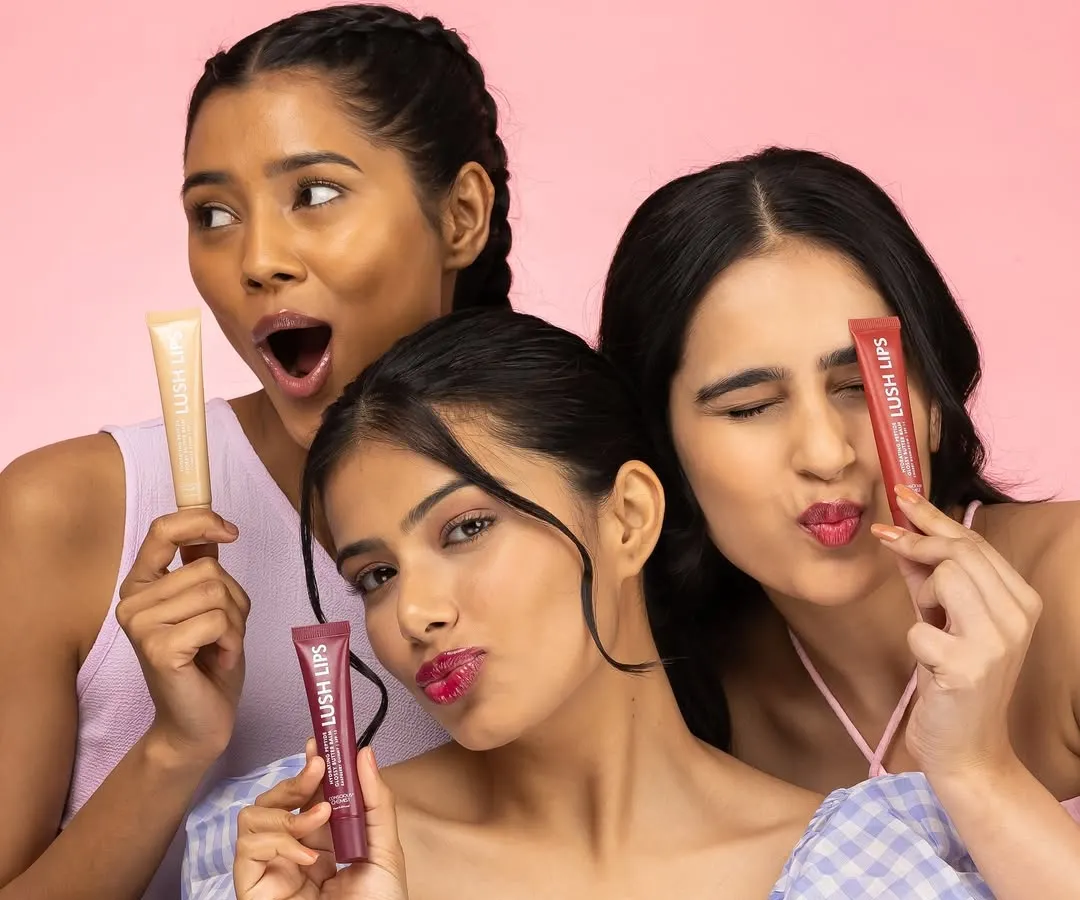 Nothing sells beauty like genuine joy. For this group lifestyle shoot, we focused on creating a fun, authentic atmosphere that lets the models' personalities shine, making the lip gloss feel both aspirational and relatable.