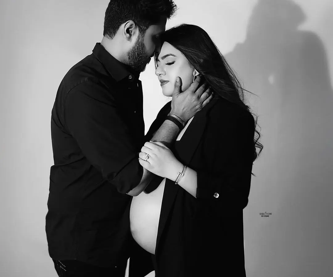 Sometimes, the most powerful portraits are the quiet ones. I love capturing these intimate, gentle moments between couples, creating timeless black and white memories that focus purely on your connection.