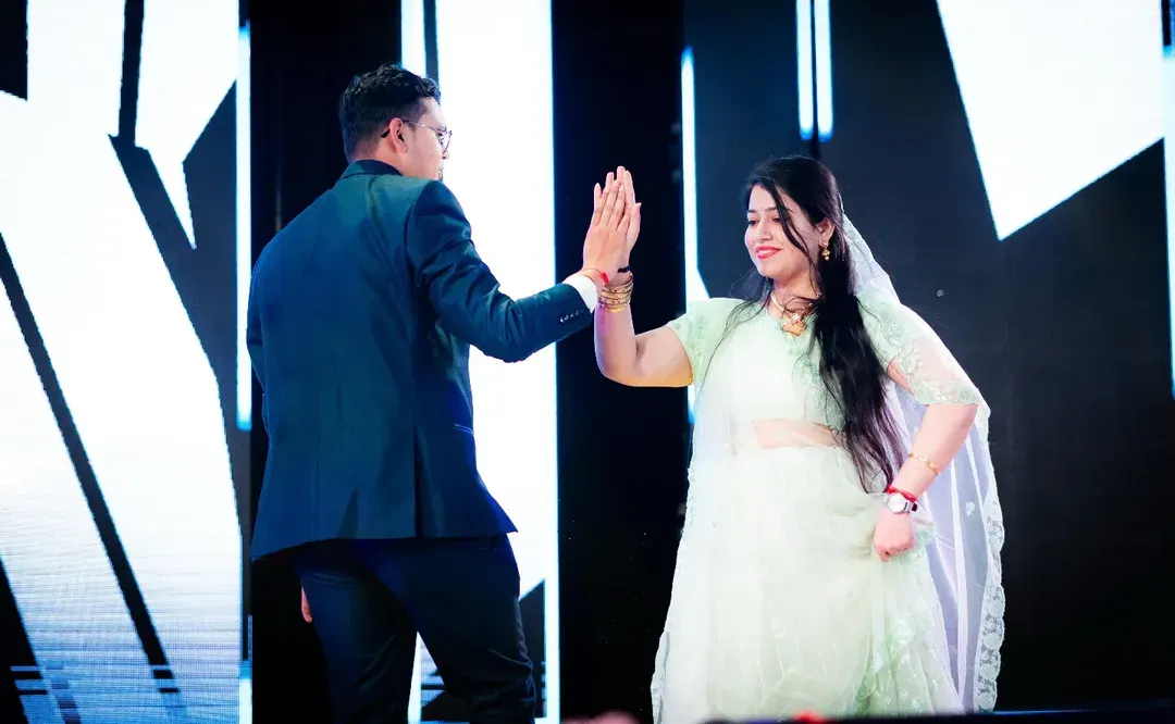 Creating that special moment for your big day is my passion. Here, I choreographed a simple yet elegant routine for a couple, focusing on their connection and making sure they felt comfortable and looked beautiful on stage.