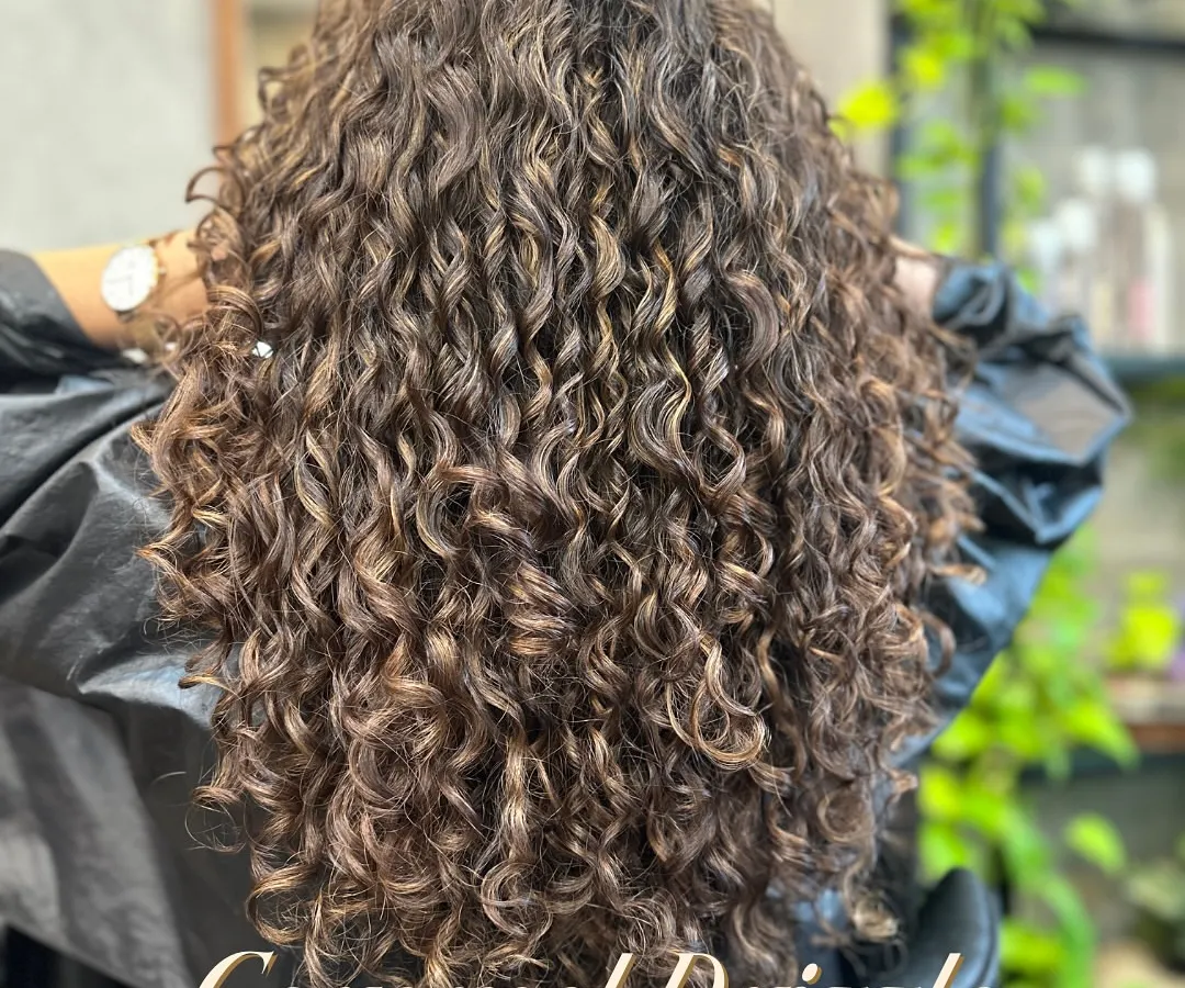 For all my curly girls, this is for you. A beautiful caramel drizzle color that enhances every single curl without compromising your hair's health or definition. I know how to make color work for your texture.