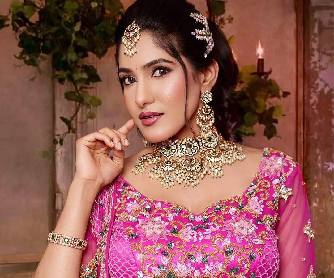 For your reception or sangeet, you need to sparkle! This stunning Kundan choker set with matching oversized earrings and maang tikka is perfect for a glamorous lehenga look. I have many such statement pieces to make you shine.