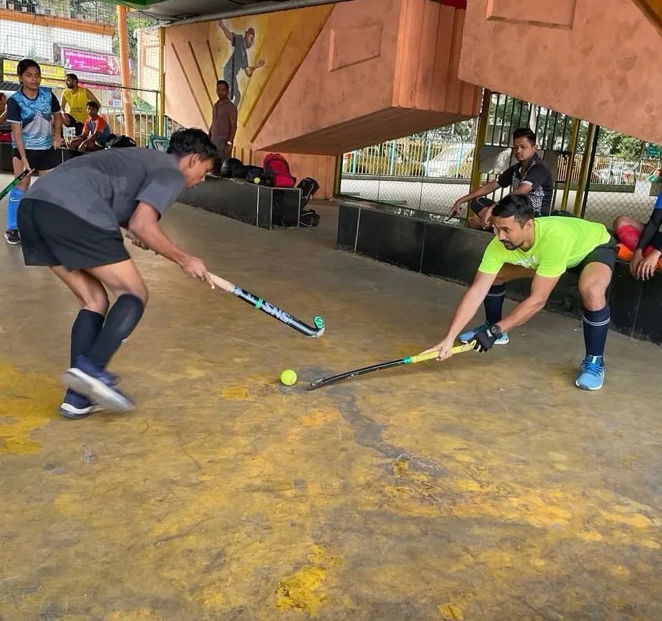 Here you can see the intensity of our rink hockey practice. We train under the Sanpada flyover, focusing on quick one-on-one battles, sharp passing, and maintaining a low stance to control the ball on the hard surface. This format is excellent for improving stick skills and reaction time.