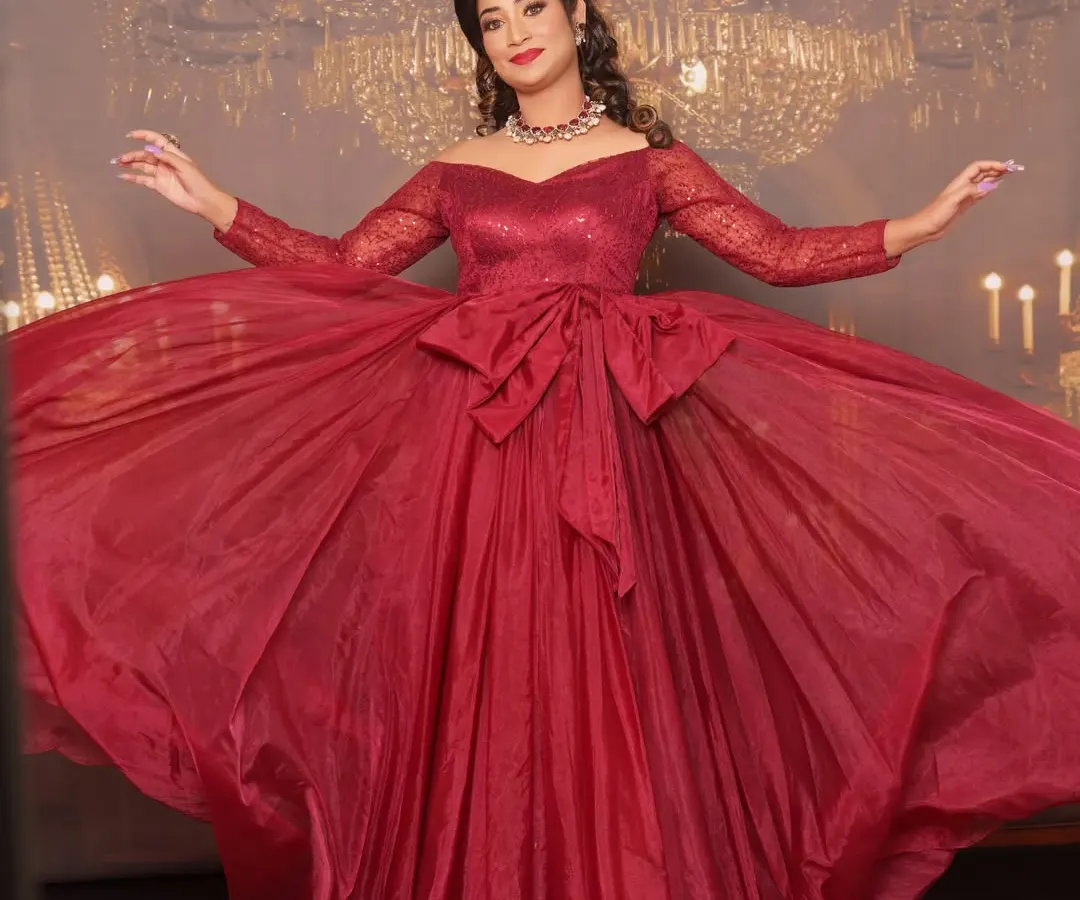 A fairytale moment. For this reception look, we created a dramatic golden smokey eye and a bold red lip to match the glamour of her magnificent gown. This is perfect for the client who wants to be the star of the evening.