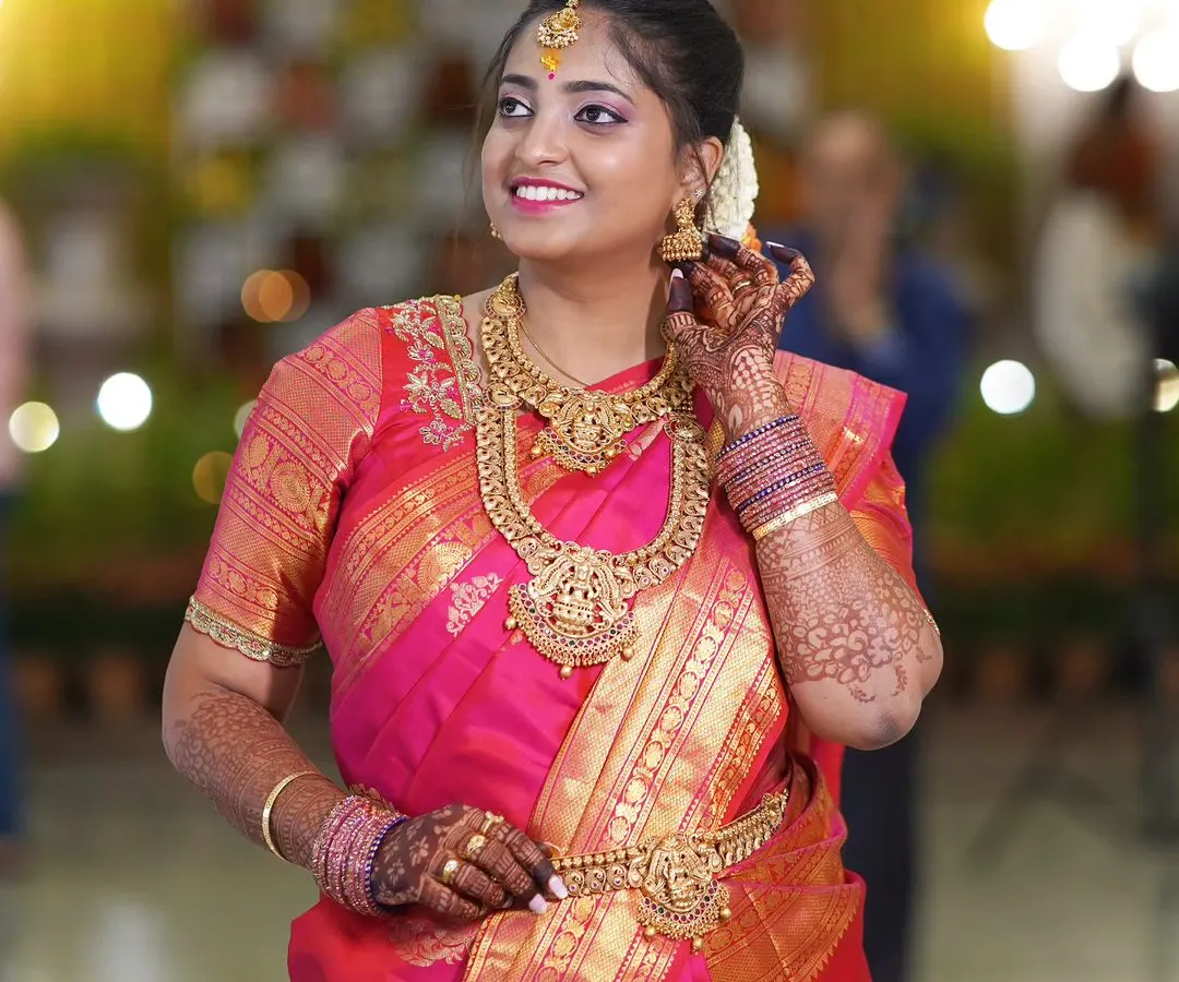 For this traditional look, we aimed for a fresh, natural base that gives a radiant glow without feeling heavy. The focus is on luminous skin and beautifully defined eyes, allowing her natural beauty to shine through on her special day.
