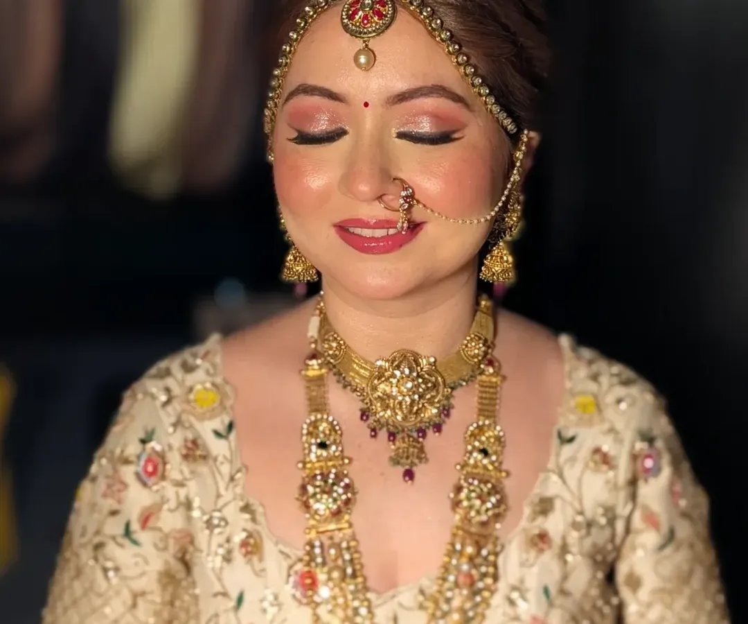 That serene bridal glow, captured just before she begins her new chapter. This close-up shows my signature 'filterless beauty' approach. I focused on creating luminous skin, soft pink eyeshadow, and perfectly defined features that look flawless both in person and on camera.