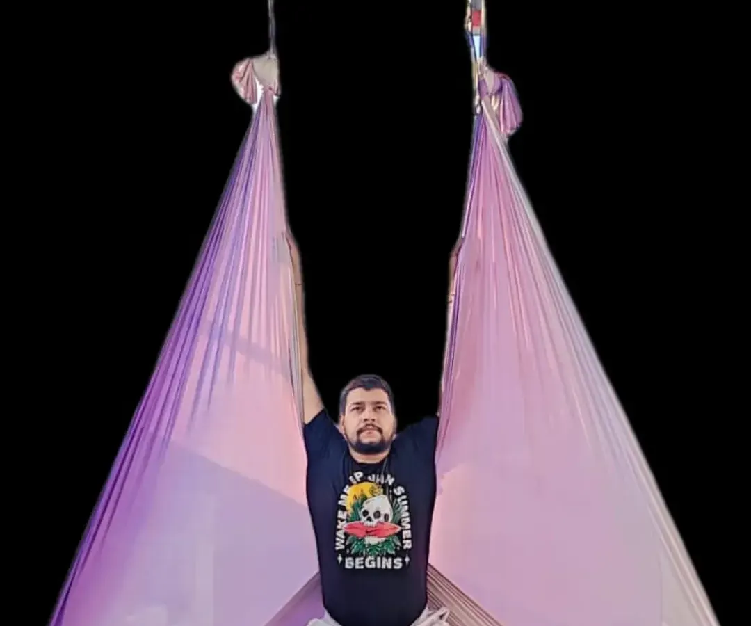 Ever thought of doing splits in the air? With aerial yoga, we use the hammock to support the body, making difficult poses feel lighter and more accessible. It’s a great way to build strength and flexibility.