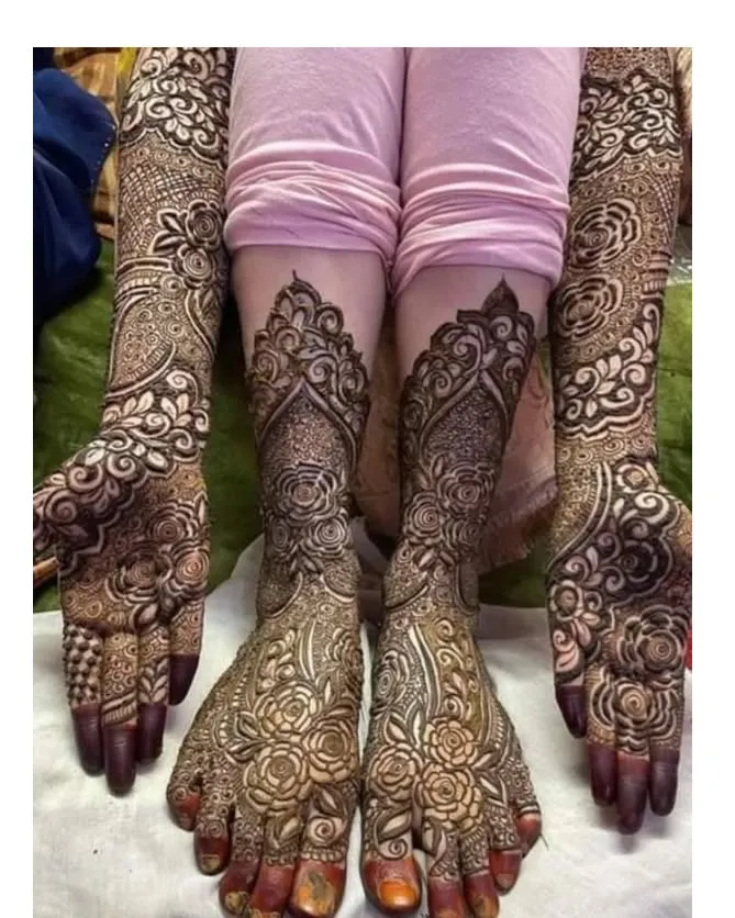 For the bride who wants it all, I offer complete hand and feet bridal packages. This design shows how we can carry intricate floral and geometric themes from your arms all the way down to your toes for a truly royal look.