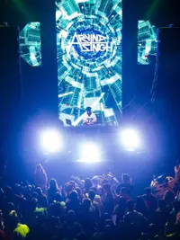 DJ Performance