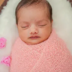 This close-up highlights the tiny, perfect details of a newborn. My professional lighting and camera gear are set up to capture every delicate feature, from eyelashes to tiny lips, in sharp, beautiful focus.