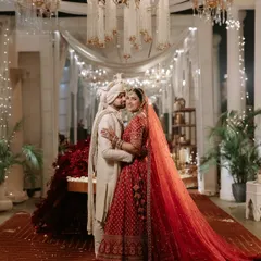 A timeless portrait of Kajal and Anurag at Mundota Palace. I look for moments of calm amidst the celebration to create these elegant, magazine-worthy frames that feel both regal and deeply personal.