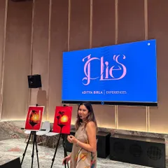 Me, addressing the group at the Club Jolies workshop. I love these events that bring women together to try new things in a supportive and fun environment.