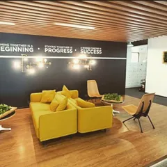 At the IG Infotech office, we installed these movable plant frames. This solution offers flexibility, allowing the office layout to be reconfigured while maintaining the aesthetic and air-purifying benefits of living plants in the modern workspace.