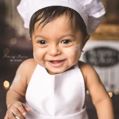 Meet the cutest little chef in town! I love bringing your creative ideas to life, and this sitter session was full of giggles and messy fun. It’s these playful moments that truly capture your baby’s budding personality.