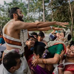 The playful competition of a Tamil Iyengar ritual. These traditions are a goldmine for magical candid moments, full of laughter and family involvement.