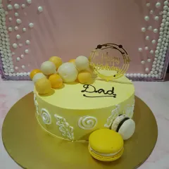 A special birthday cake for a dad, decorated with macarons and delicate white chocolate swirls. Even with a simple theme, I focus on elegance and delicious flavour.