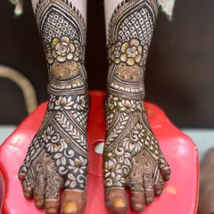A full view of a stunning bridal feet design, with intricate patterns covering the entire foot.