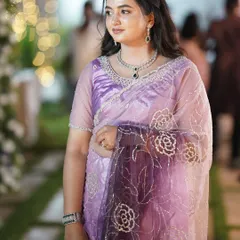 This client is styled in a delicate diamond-look necklace with a black stone accent, perfectly complementing her lavender-hued reception saree.