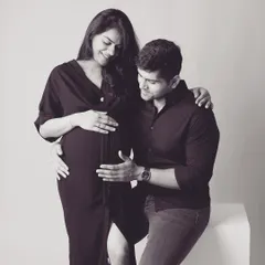 The father to be gently touches the baby bump, his expression full of wonder. In black and white, this simple gesture becomes a powerful symbol of his budding connection with his child.