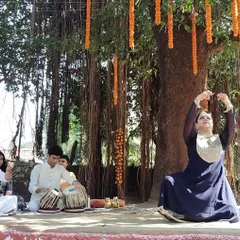 Performing under a 100-year-old Bakul tree at Sonave Farms felt like a true 'Kathakaar' experience. The serene, natural setting was absolutely magical.