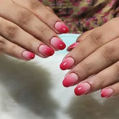 A beautiful and soft red ombre on short, rounded nails. This gradient effect is a subtle way to wear color, and it's perfect for a classy, everyday look that goes with everything.
