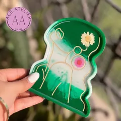 A vibrant green and white version of the lady trinket tray. The contrast between the colors makes the gold line art and preserved flowers pop.