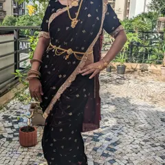 A beautiful velvet Navvari saree, available to buy or rent with a full set of matching Maharashtrian jewelry. This is a readymade, hassle-free option.