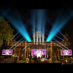 For a destination wedding with a royal backdrop, the sangeet stage needs to be just as grand. I used powerful spotlights to illuminate the palace architecture, creating a dramatic and awe-inspiring setting for the night's performances.