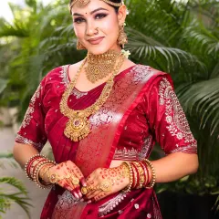 This bride's pose highlights her intricate henna and stunning temple jewelry. The makeup is kept clean and radiant to ensure the focus remains on these beautiful traditional elements.