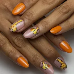 How cute is this? I created this playful giraffe design for a client who wanted something fun and wild. The combination of detailed animal art with bold, solid orange nails really makes it pop.