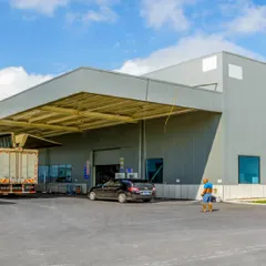 This is the exterior of one of our modern warehouse facilities. We provide easy access for vehicles, including large trucks, and a covered loading bay to protect your goods from the elements during move-in and move-out.