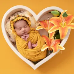 This is what I mean when I say I preserve memories. A perfectly peaceful newborn, nestled in a heart bowl, surrounded by warmth and love. Every detail, from the soft wrap to the delicate flowers, is chosen to create a timeless portrait of these fleeting first days.