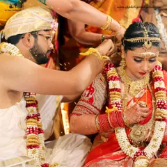 The tying of the Thaali is a profoundly important moment in a South Indian wedding. We focus on capturing the reverence and emotion of these sacred traditions with clarity and respect.