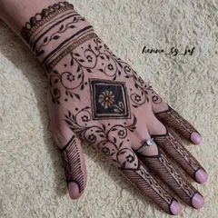 A unique design featuring a square motif with a flower inside, surrounded by swirling vines. The fingers have simple line work, creating a modern look.