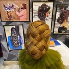 A perfect example of a basket weave bun. This technique requires precision, control, and a good understanding of sectioning, all of which are covered in my 15-day intensive course.