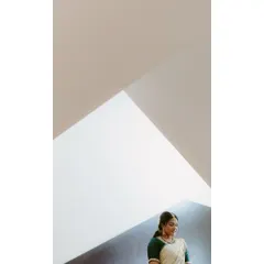 A minimalist and modern bridal portrait. We used the clean lines of the architecture to create a unique composition that highlights the bride's elegance.