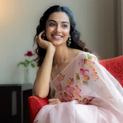 I adore creating soft, dreamy looks with modern sarees. This hand-painted floral organza saree, paired with delicate emerald earrings, creates an effortless and romantic "titli moment".