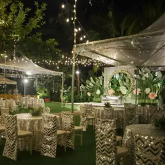 Imagine your reception under a canopy of trees and twinkling fairy lights. This evening setup at Farmhouse Collective shows how we create a sophisticated and magical atmosphere for your special night.