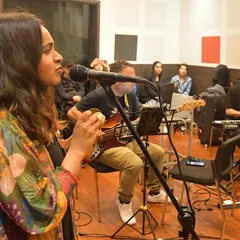 Here I am in an open rehearsal in Bogotá, sharing my music with my band. My workshops often feel like this, a mix of live demonstration, jamming, and shared energy. It’s all about making music together in real time.